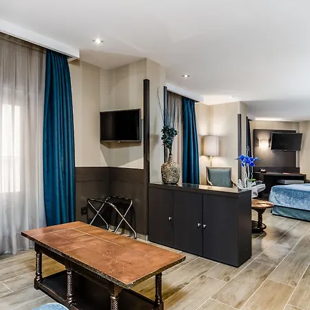 Отель Reina Cristina 4*
