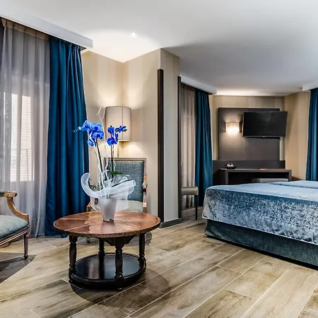 Отель Reina Cristina 4*