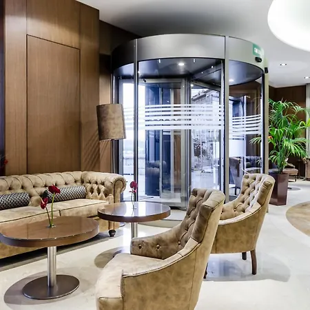 Hotel Reina Cristina 4*