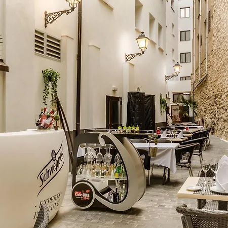 Hotel Reina Cristina 4*
