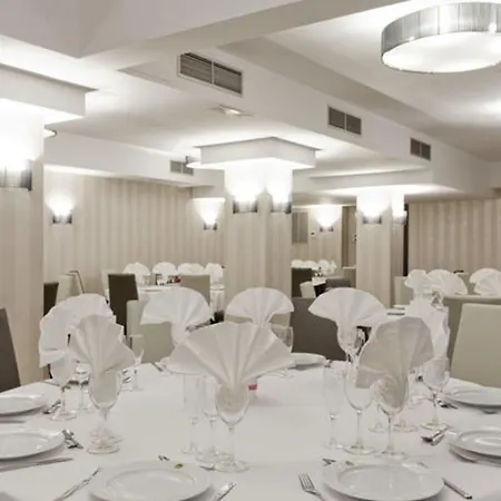 Reina Cristina Otel 4*