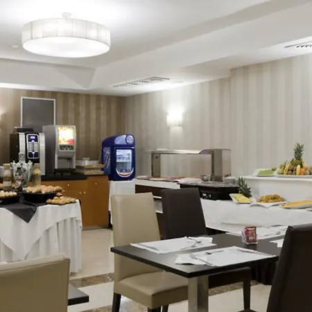 Reina Cristina Hotel 4*