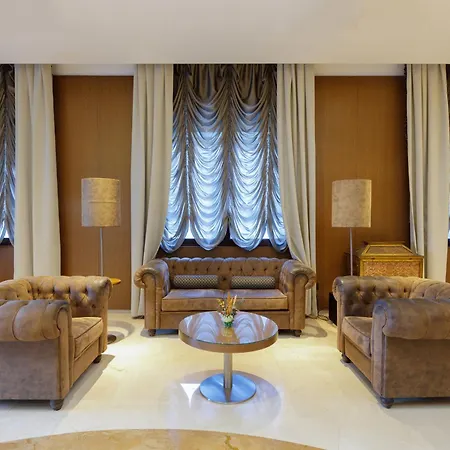 Отель Reina Cristina 4*