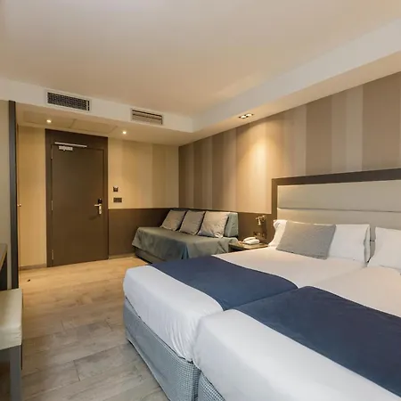 Hotel Reina Cristina 4*