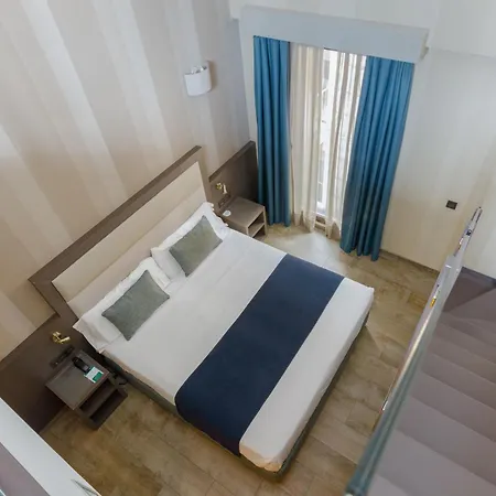 Reina Cristina 4*