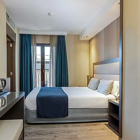 Reina Cristina Hotel