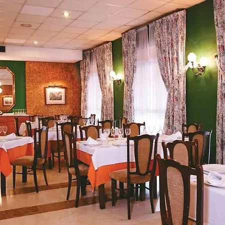 Hotel Reina Cristina 4*