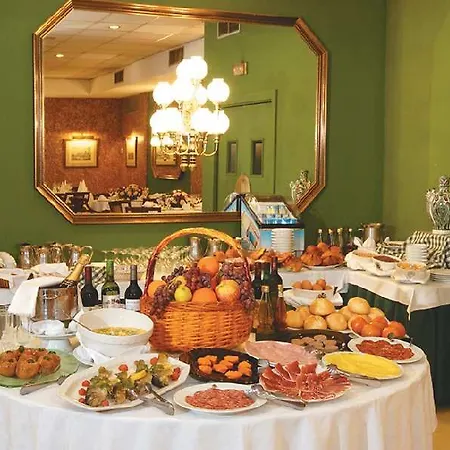 Reina Cristina Otel 4*