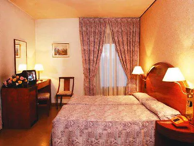 Отель Reina Cristina 4*