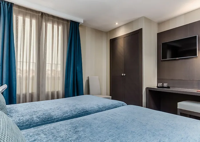 Reina Cristina Hotel 4*