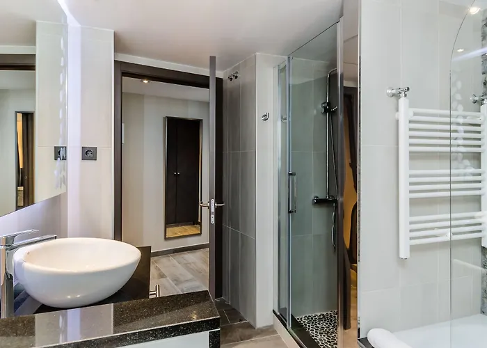 Reina Cristina Hotel 4*