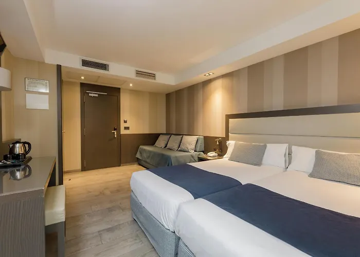 ホテル Reina Cristina 4*