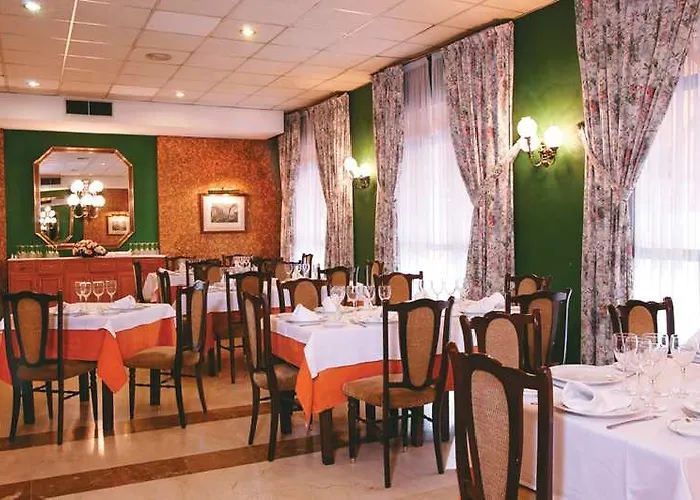 Hotel Reina Cristina 4*