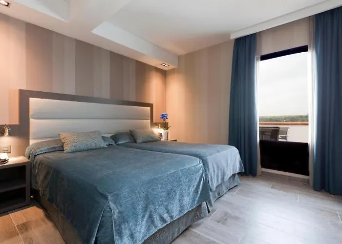 ホテル Reina Cristina テルエル